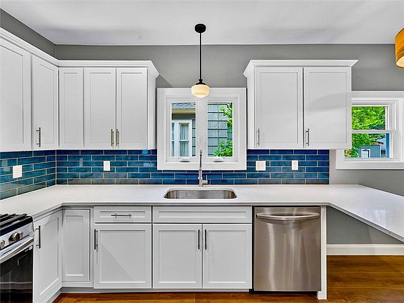 2nd image of 132 Mulberry St