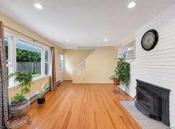 5th image of 40 Blueberry Lane