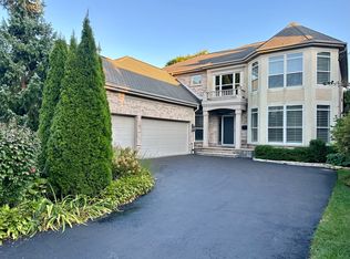 27 Endicott Ln, Highwood, IL 60040