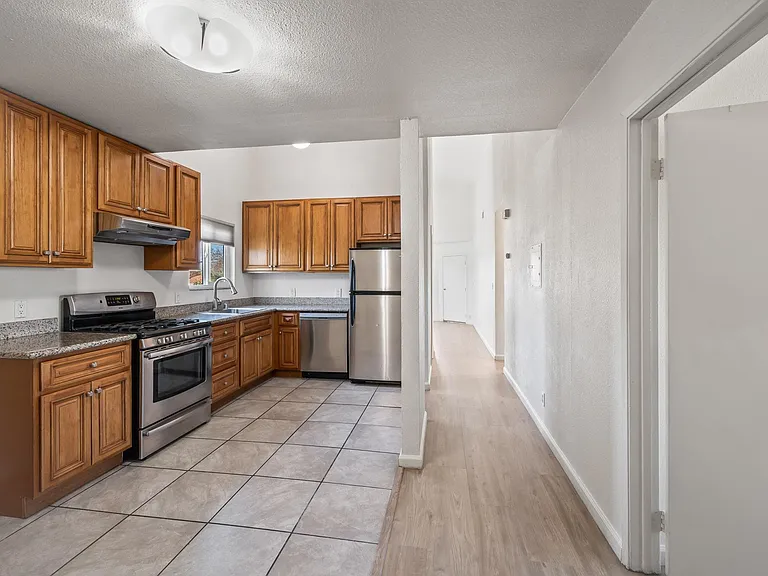 1609 B St #4 — Photo 3