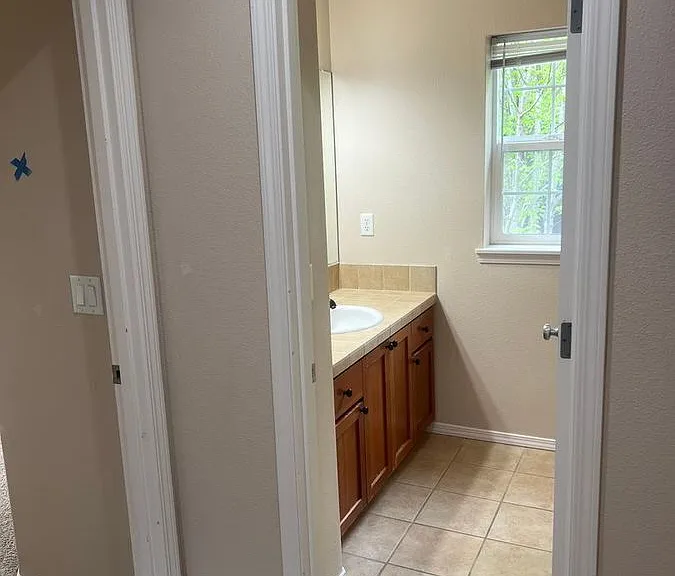1008 SE Bacarra St — Photo 40