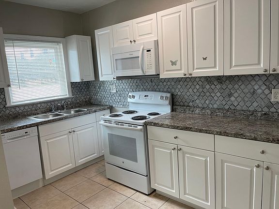 2nd image of 1402 E University Ave #1404