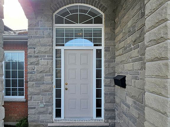 3rd image of 412 Autumn Cres