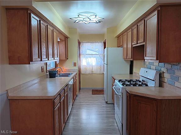 3rd image of 3051 Starlite Dr NW