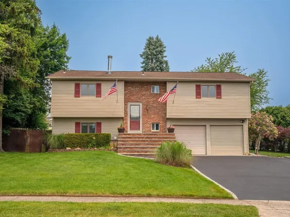 17 Knight Lane, Kings Park, NY 11754