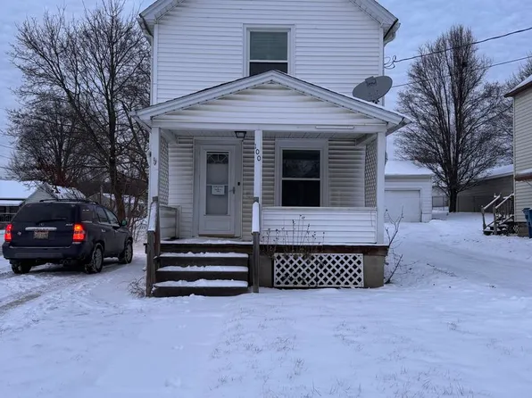 100 Smithsonian St, Girard, OH 44420