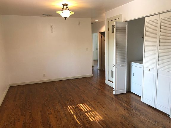 4th image of 1645 1/2 Huntington Dr