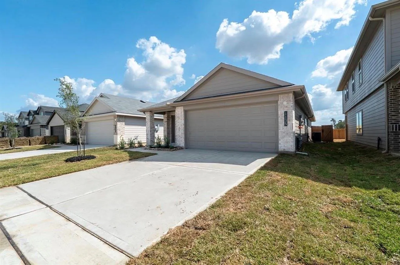 3 bed, 2.0 bath, 1550 sqft, $2,000 — Photo 3