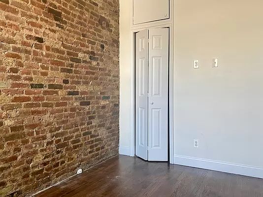 5th image of 215 E 4th St #21R