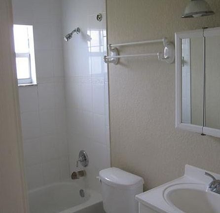 5th image of 400 NW 16th Avenue