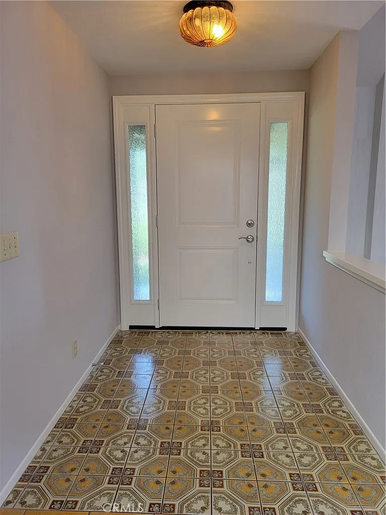 4 bed, 1916 sqft, $5,675 — Photo 4