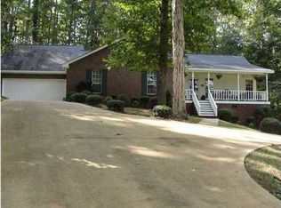 351 Country Place Dr, Deatsville, AL 36022
