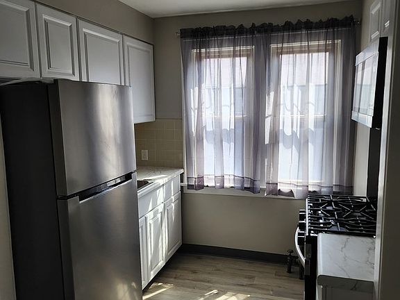 4th image of 601 Colvin Ave #611-14