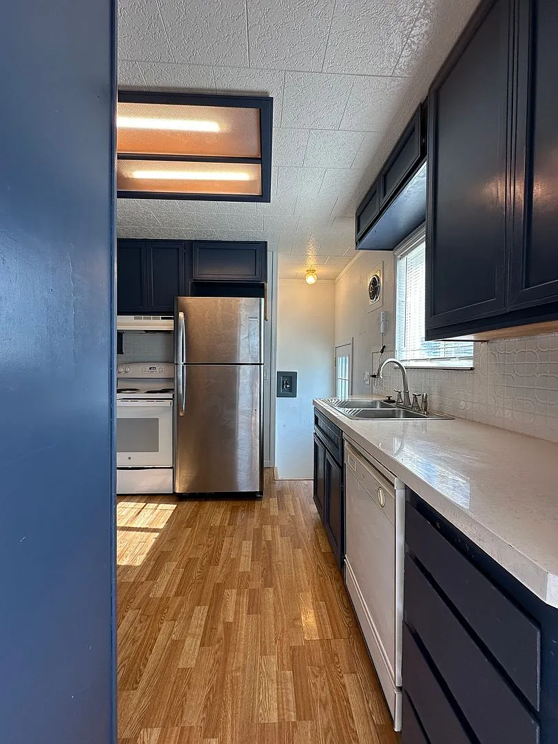 1520 McPherson Ave — Photo 4