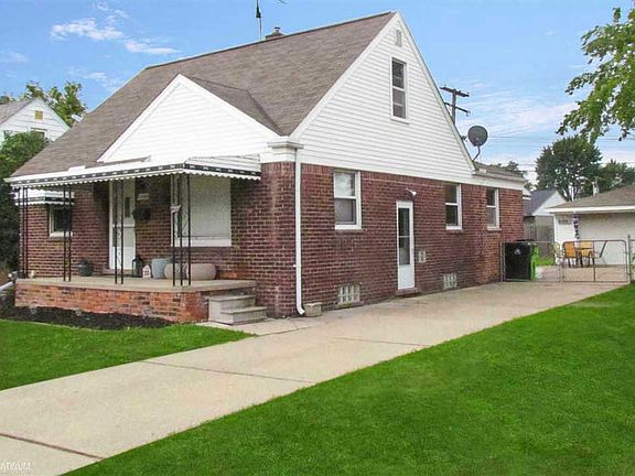 2nd image of 25083 Mackinac St