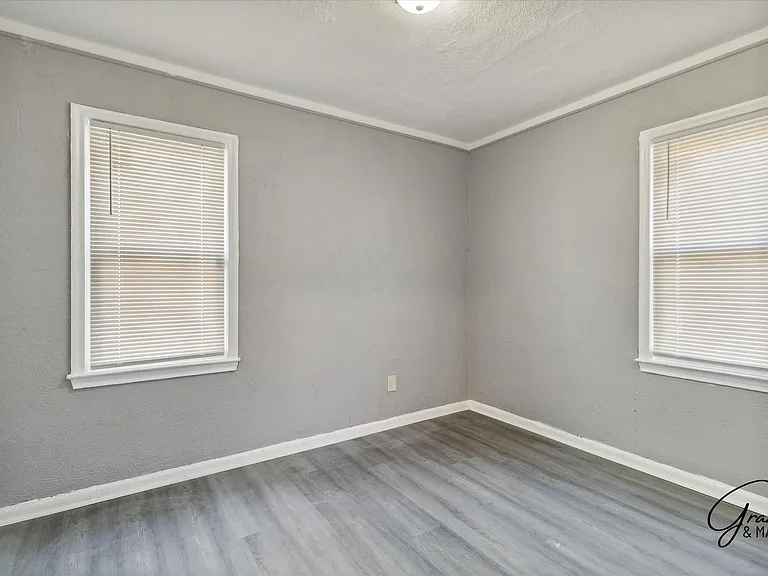 15847 Chatham St — Photo 12