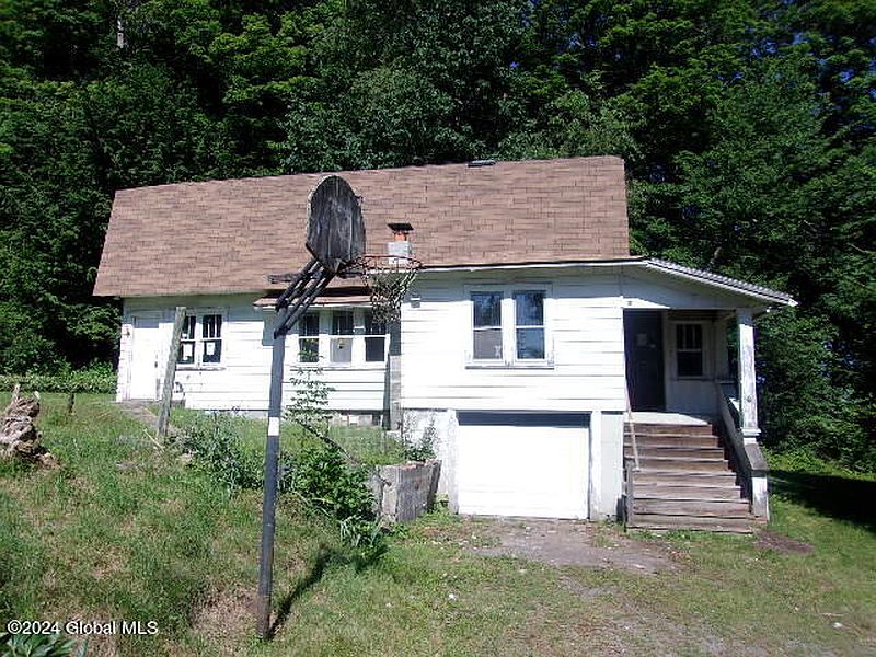 4th image of 102 Heagle Road