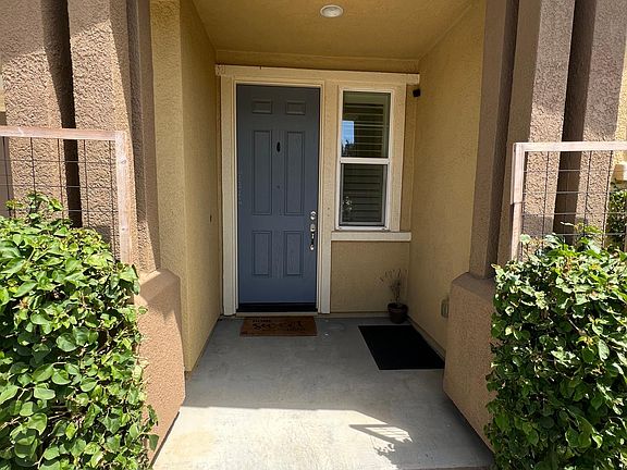 3rd image of 2294 Newcastle Dr