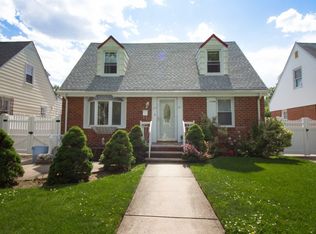2376 206th St, Bayside, NY 11360