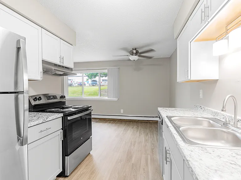 Hillcrest Club Apartments — Photo 80