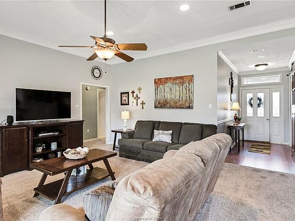 4th image of 9000 Stonebrook Dr