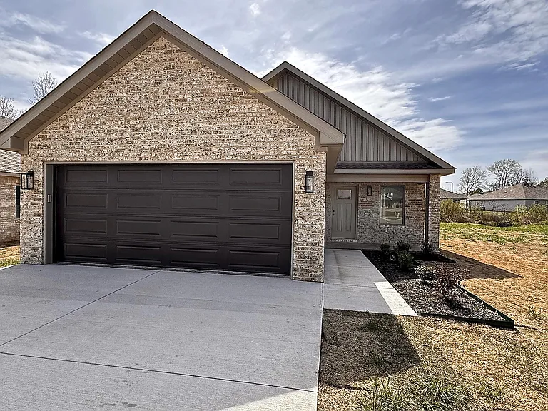4613 Yukon Dr — Photo 2