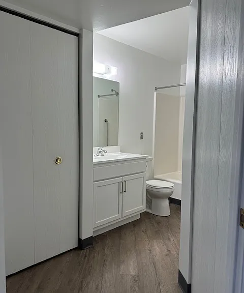 350 Houston Ave — Photo 12