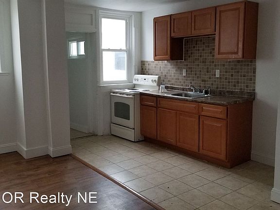 5th image of 1125 E Stafford St