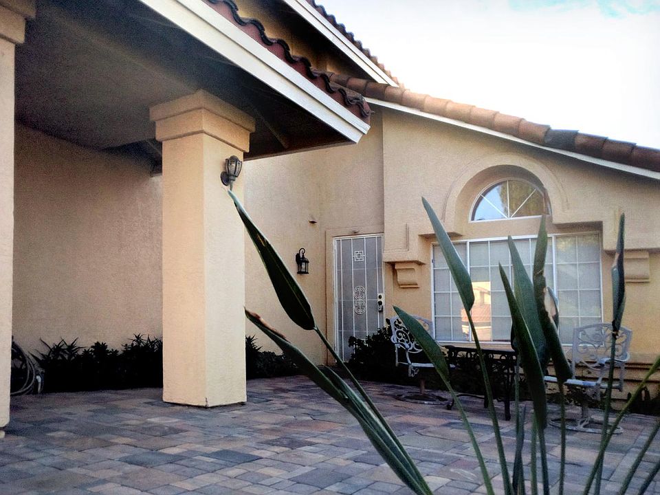 1st image of 40215 Calle Medusa
