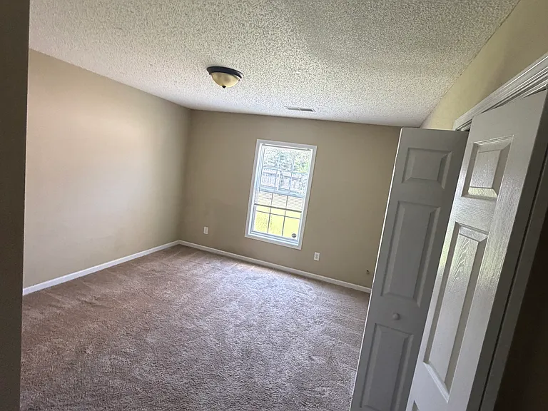 217 Windsorcrest Rd — Photo 11