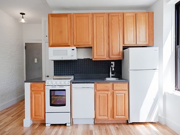 3rd image of 128 W 13th St APT 36