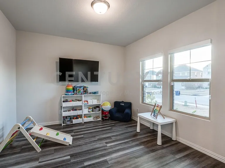 633 Cedar Springs Dr — Photo 10