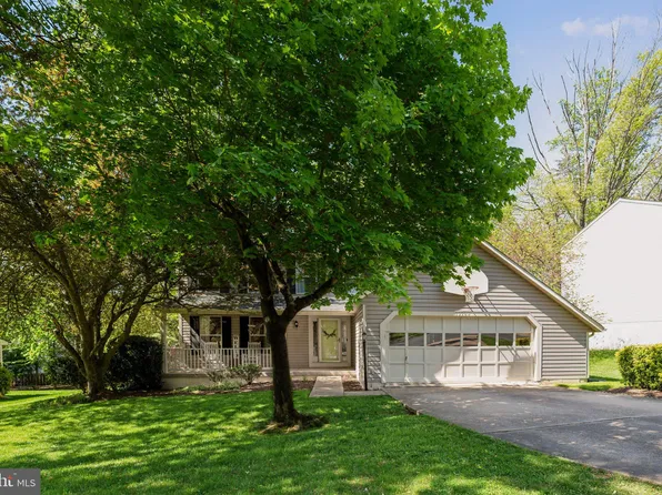15184 Holleyside Dr, Dumfries, VA 22025