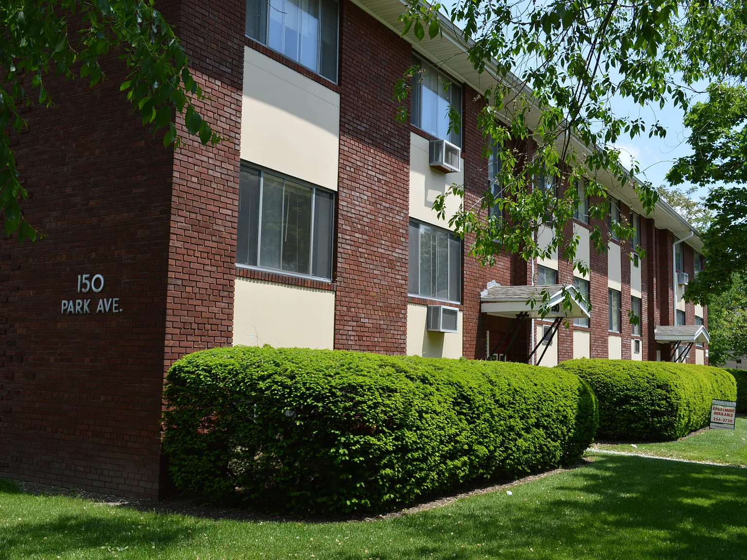 Park Avenue Apartments — Photo 1