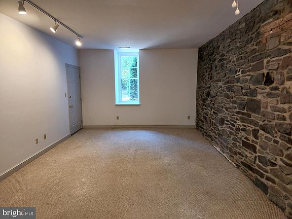 3rd image of 320 N Main St Suite 202