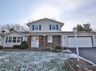30 Luddington Ln, Rochester, NY 14612
