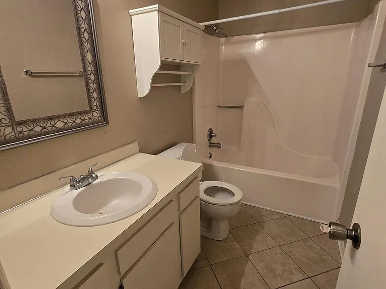 1910 White Hollow Dr — Photo 5