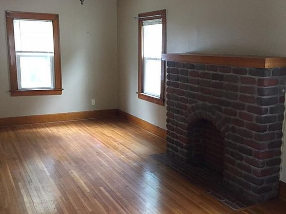 3rd image of 75 W Walnut St
