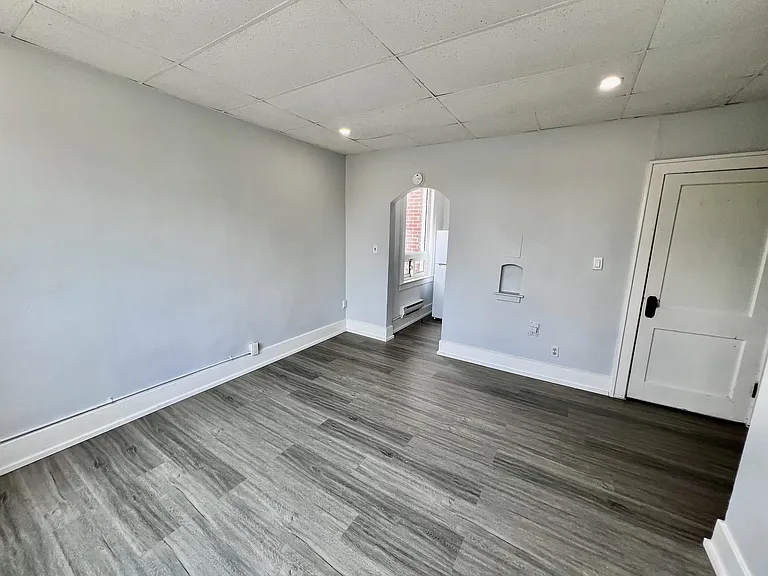 1495 Gladstone Ave — Photo 5