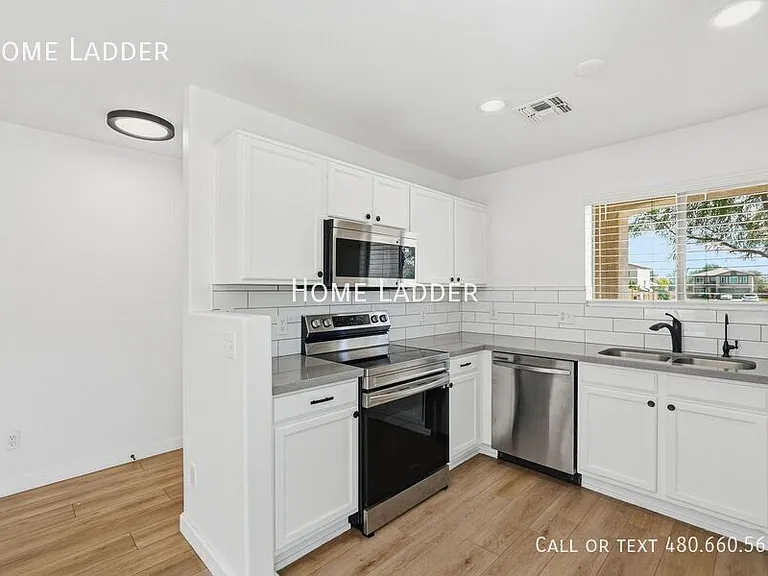 16030 W Woodlands Ave — Photo 8