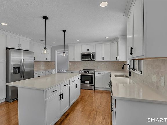 5th image of 909 Randolph Road