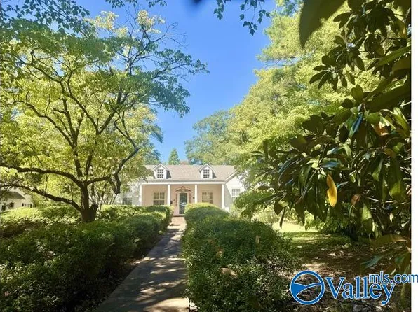 1018 Gordon Dr SE, Decatur, AL 35601