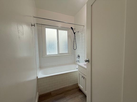 5th image of 4152 Rosewood Ave APT 205