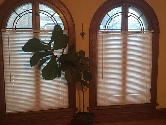 2nd image of 1710 E Menlo Blvd #1710