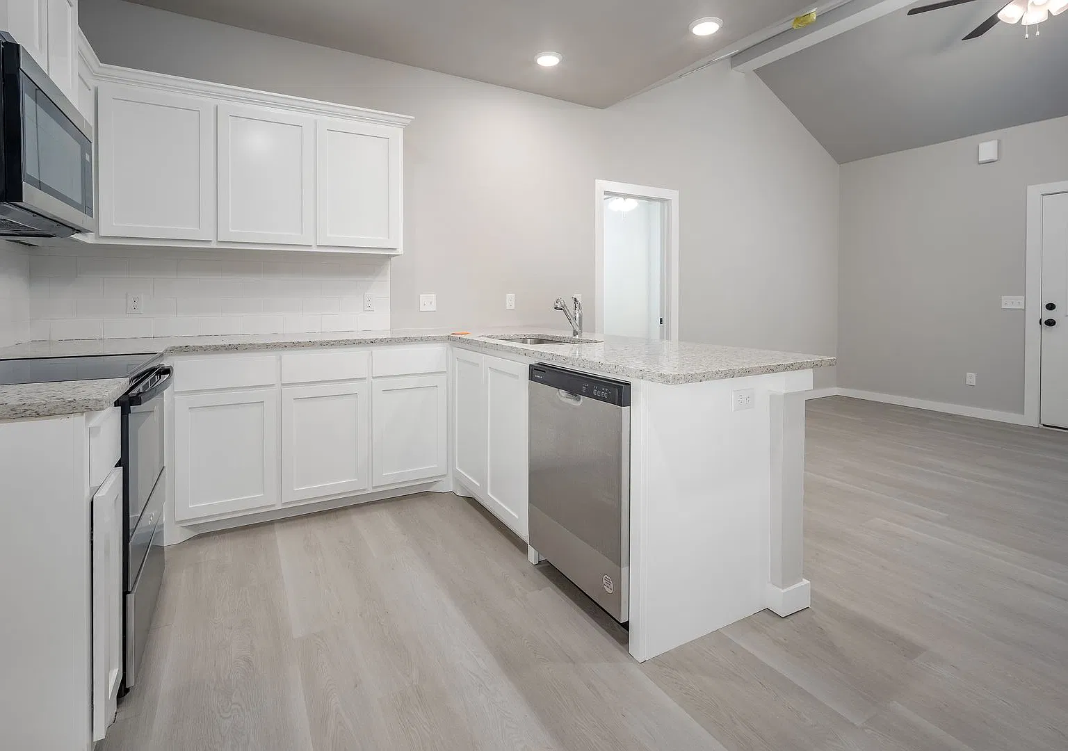 614 W. Rogers | El, Reno — Photo 3
