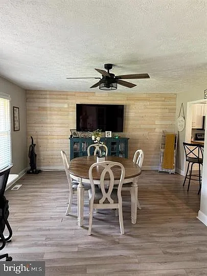 1367 Redwood Cir — Photo 2