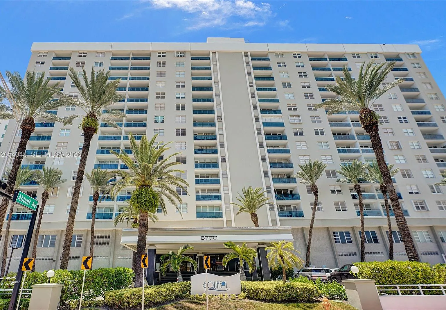 Aquasol Condo — Photo 1