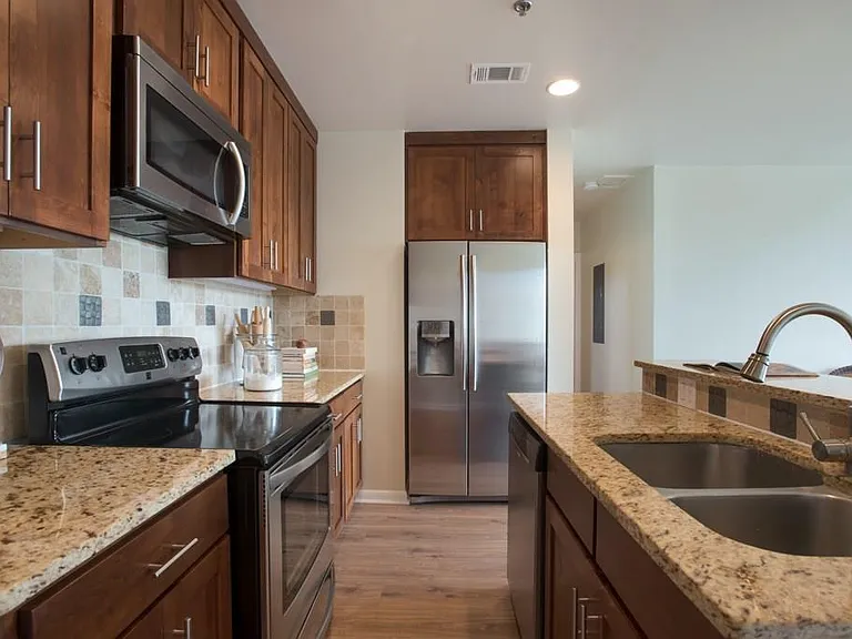1200 E 11th St #202 — Photo 3