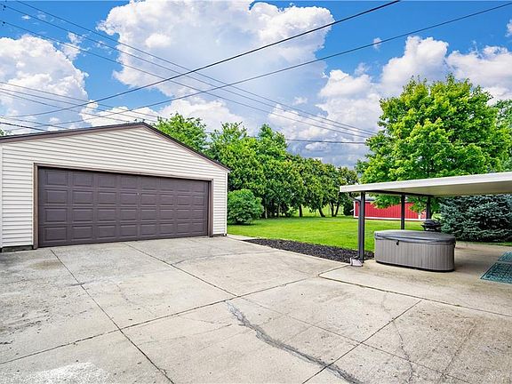 4th image of 2334 Broadmoor Dr