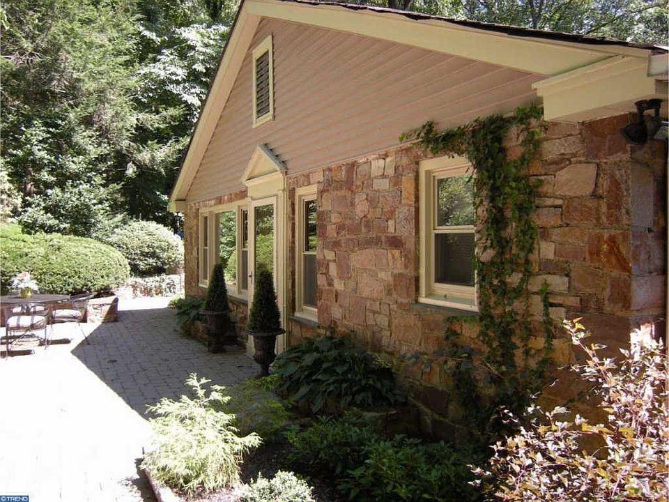 1st image of 61 Woodland Dr